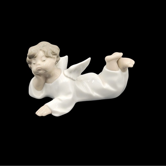 Lladro Angel Laying Down - Picture 1 of 4